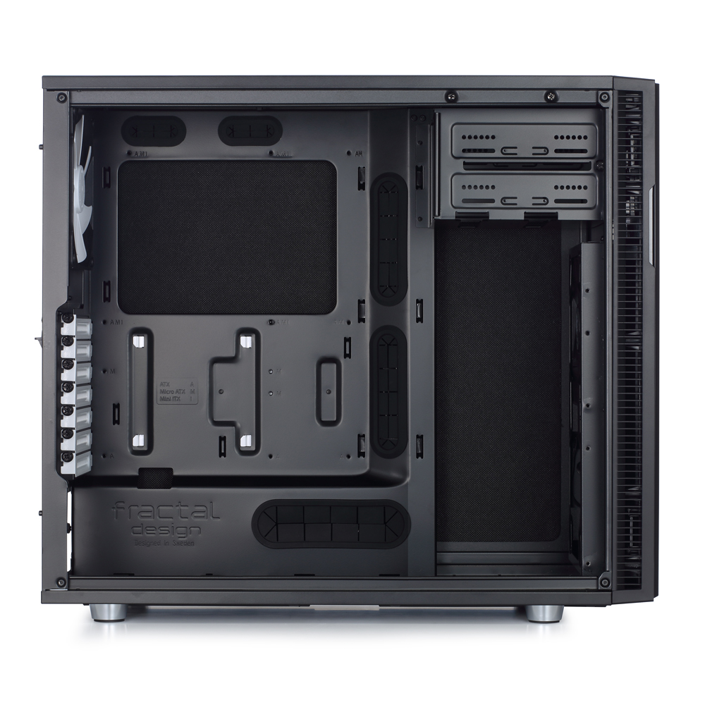 CLEVO Enterprise 690 Assembleur PC gamers - Boîtier Fractal Define R5 Black 